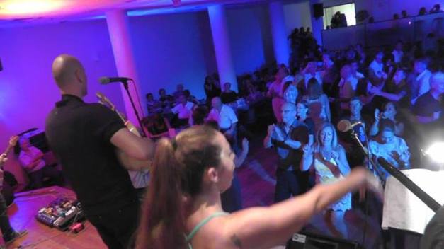 995141_618494138181583_1019787767_n